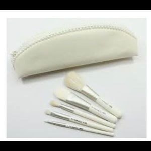 🎁MAC cosmetics Cameo keepsake brush set NIB